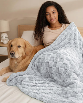 Utopia Bedding warmth without weight close-up demonstrates efficient chilly-room comfort