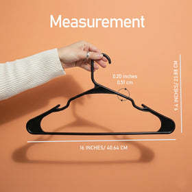 Utopia Home heavy-duty plastic hanger provides reliable support for heavier garments.