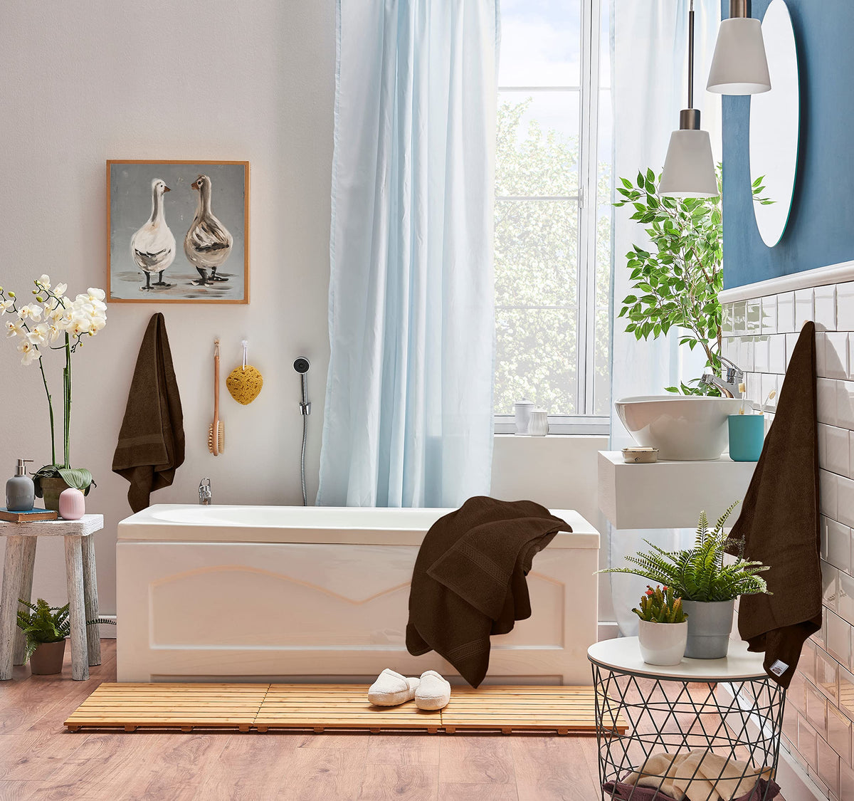Utopia Towels 600gsm cotton close-up showcases soft, highly absorbent fibers