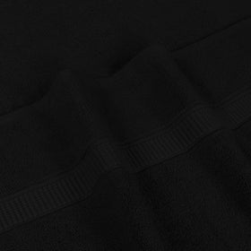 Utopia Towels 600 GSM towel demonstrates premium absorbency for fast drying.