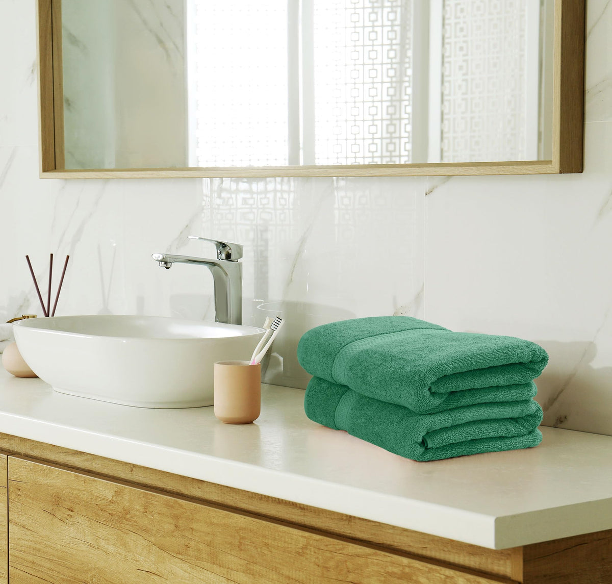Utopia Towels Highly absorbent yet lightweight feel.