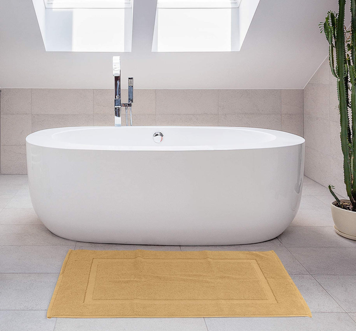 Care-friendly profile of Utopia Towels rug with machine washable care.