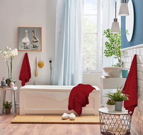 Utopia Towels double stitched hem: lasting edges prevent fraying with heavy use.