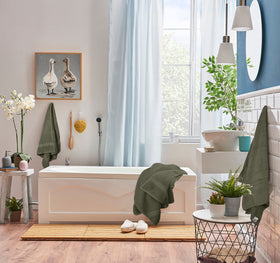 Utopia Towels double-stitched hem detail adds durability and clean edges.