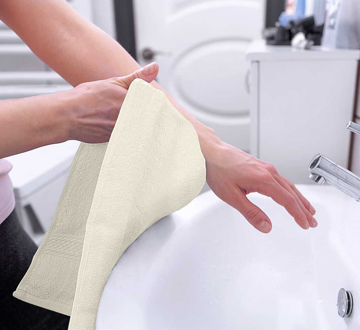 Utopia Towels gift-ready ivory set, ideal for weddings and housewarmings.