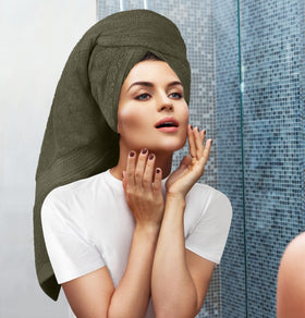 Utopia Towels Majestic Plush fabric close-up highlights luxurious texture.
