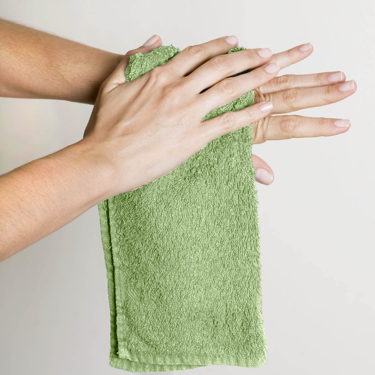 Utopia Towels premium flannel finish—gentle touch for spa-like routines.