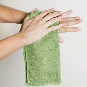 Utopia Towels premium flannel finish—gentle touch for spa-like routines.