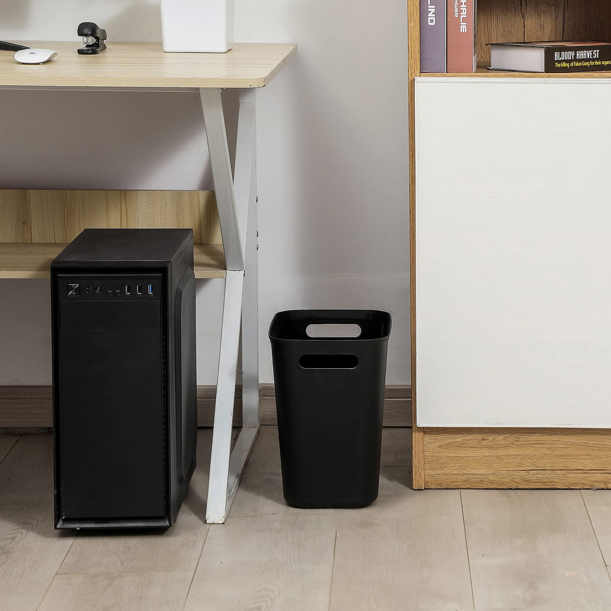 UUJOLY under-sink trash can, compact design, supports tidy spaces.