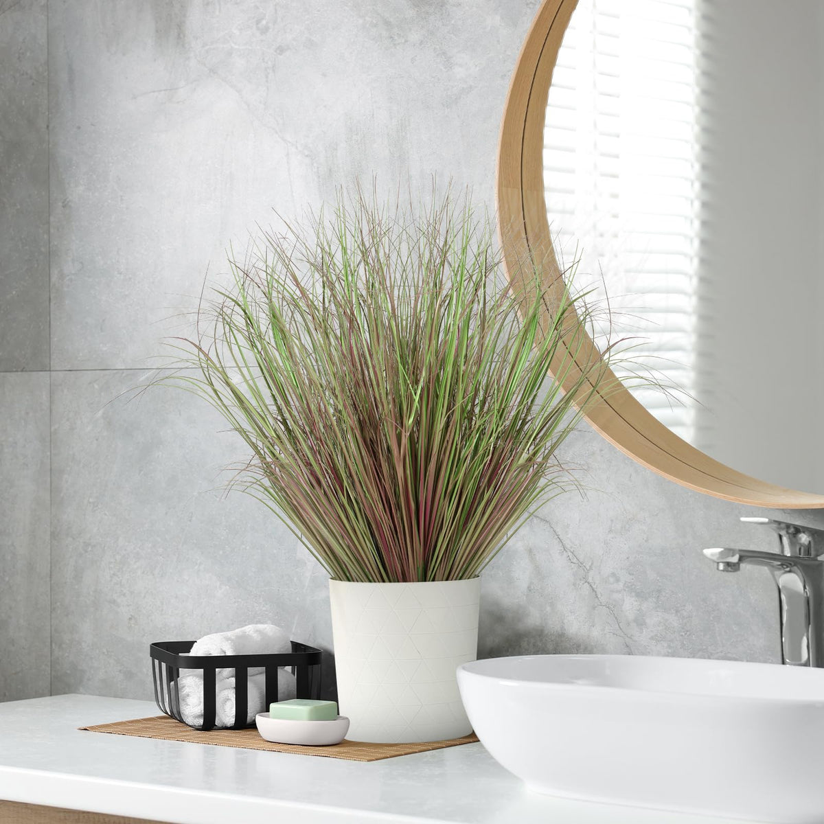 UXORSN artificial grass plants with 38 leaves per stem for lush realism.
