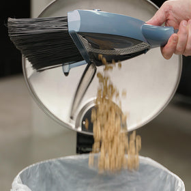 VaBroom easy-empty design enables one-handed debris disposal without mess.