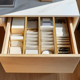 VaeFae easy-installation demo with spring tension securing the dividers