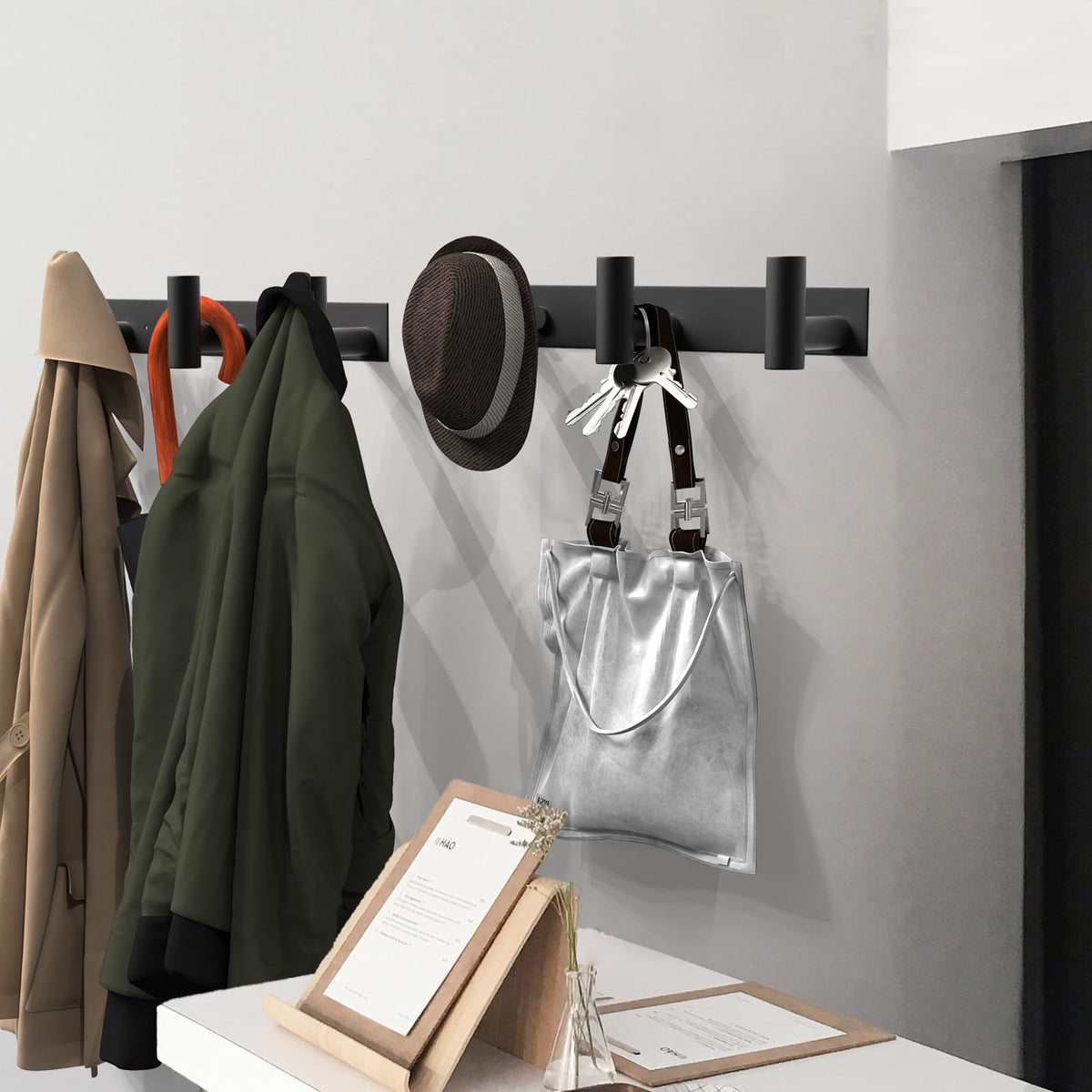 Optimized hook spacing on the VAEHOLD rack promotes airflow and dryness.