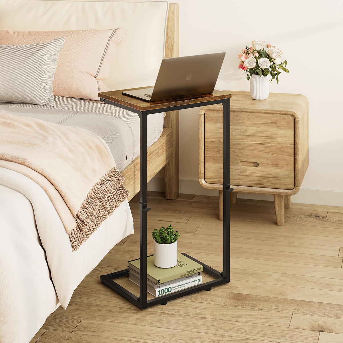 Vagusicc retro-styled table adds warmth to any living area.