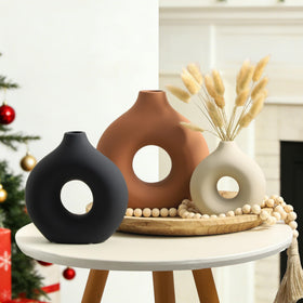 Vanselia rust donut-shaped vases as a versatile centerpiece and decor piece.