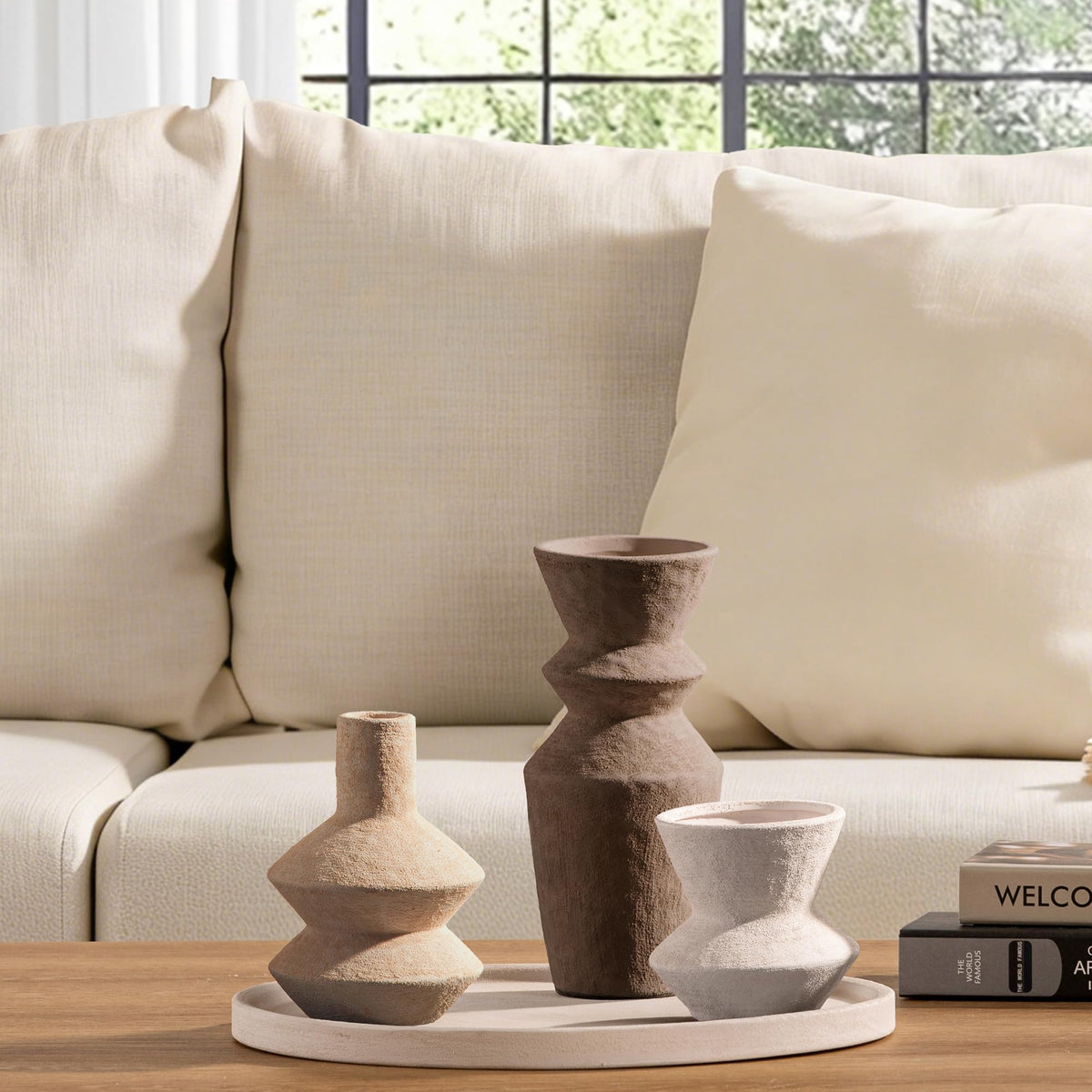 Vanselia ceramic vase pampas display styled for modern living spaces.