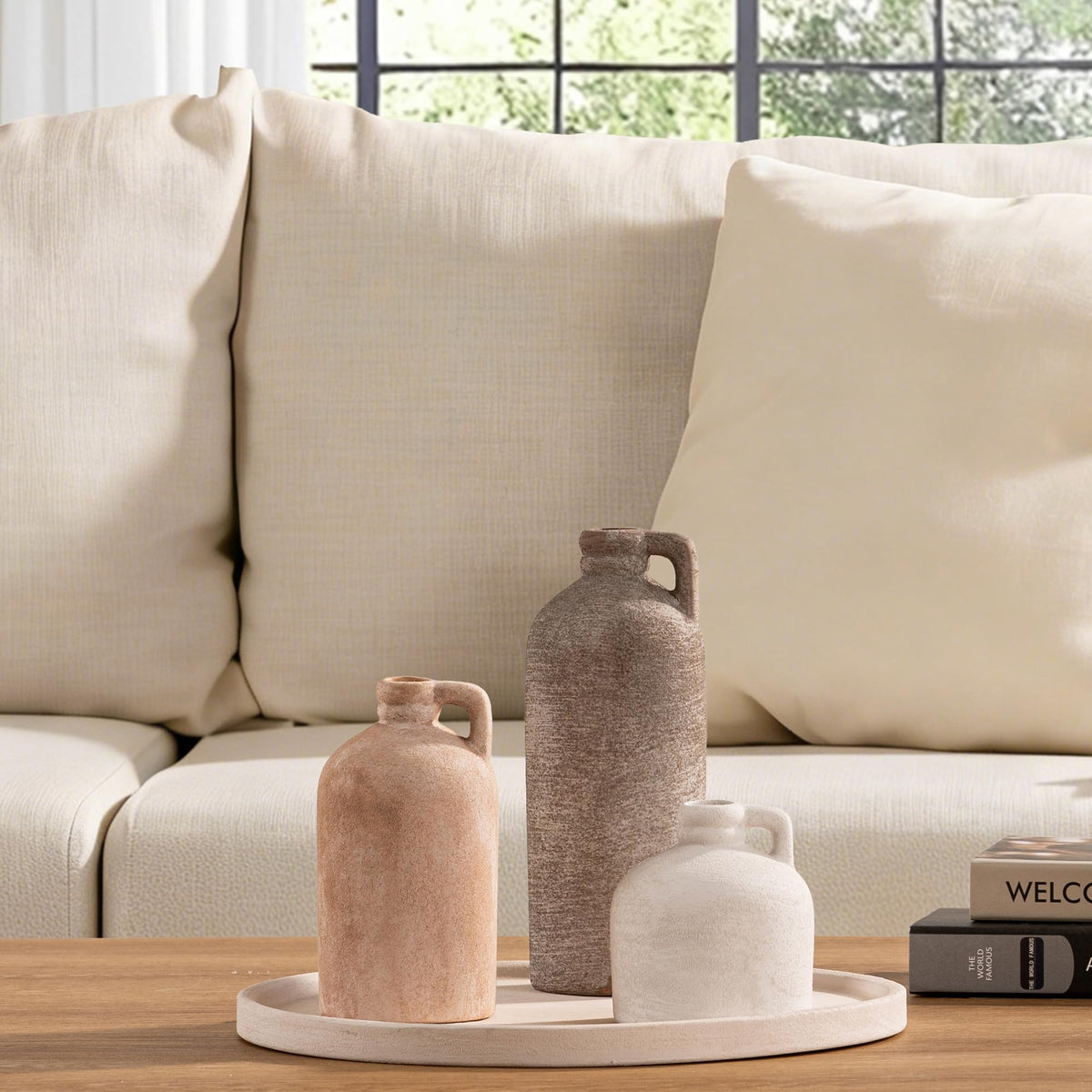 Vanselia ceramic vase set small on a desk for a delicate touch