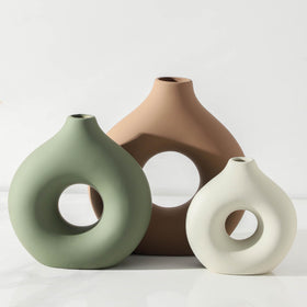 Vanselia donut-shaped ceramic vase large for fresh blooms and bold tabletop decor
