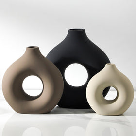 Vanselia donut vase large with hollow design, ideal as a dining table centerpiece for fresh blooms