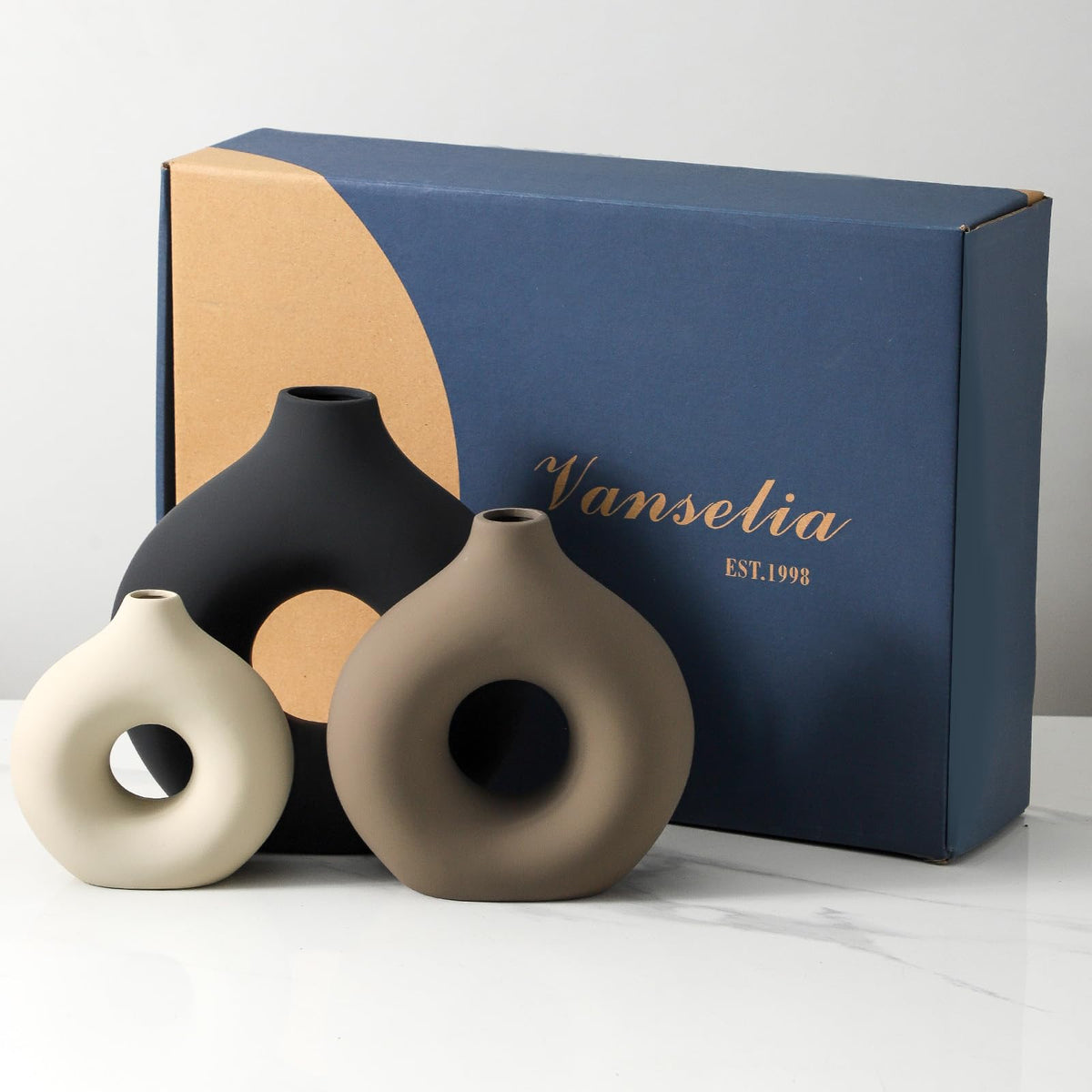 Vanselia living room shelf centerpiece, sturdy base protects furniture