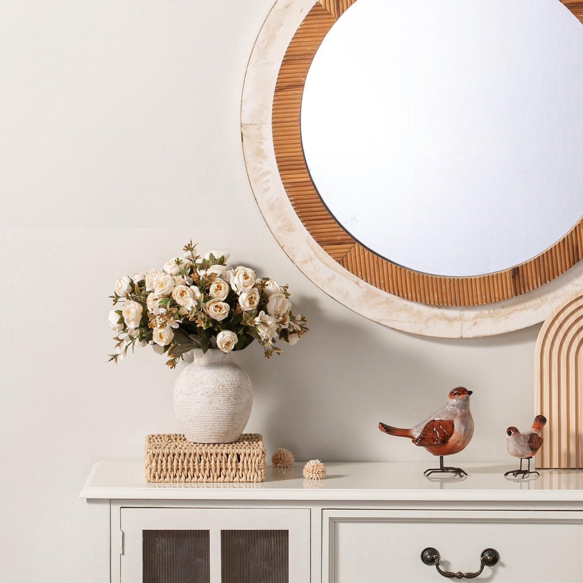 Vanselia vase with non-slip bottom to protect surfaces during placement
