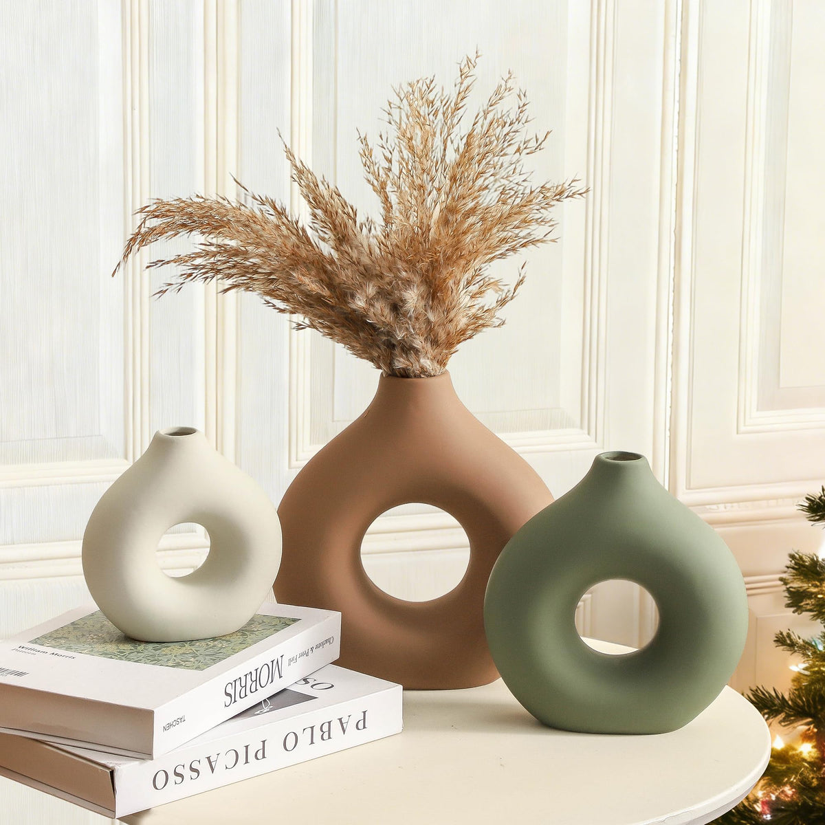 Vanselia three-piece donut vase set for versatile decor layouts