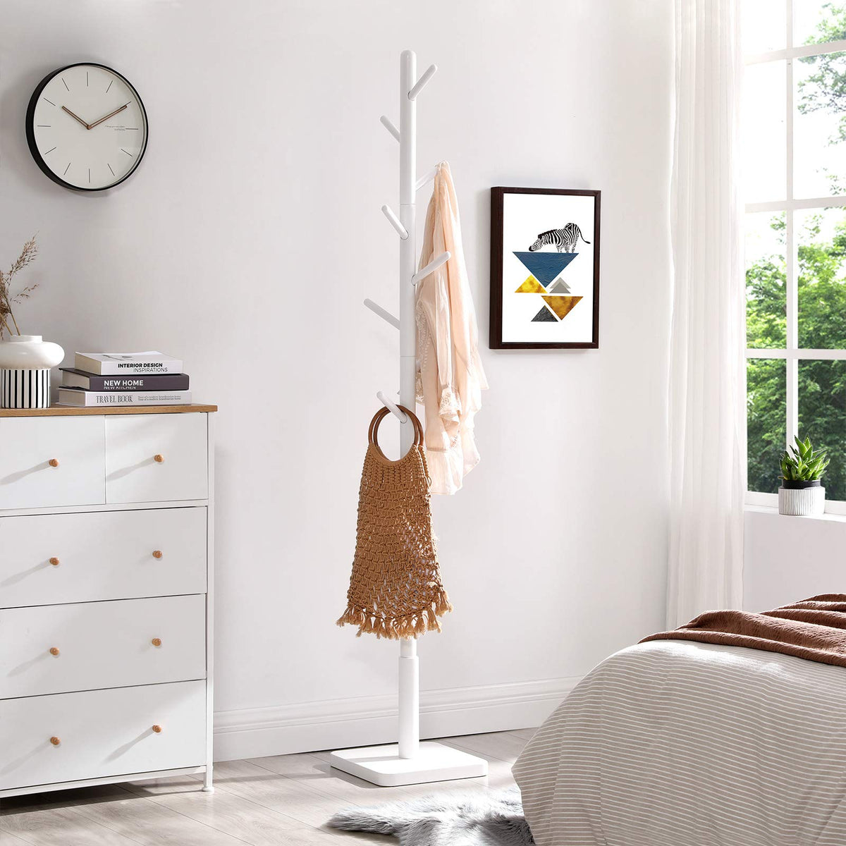 Effortless twist-and-secure assembly on VASAGLE coat rack