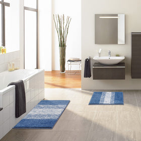 Vaukki plush rug designed for durable washing cycles.