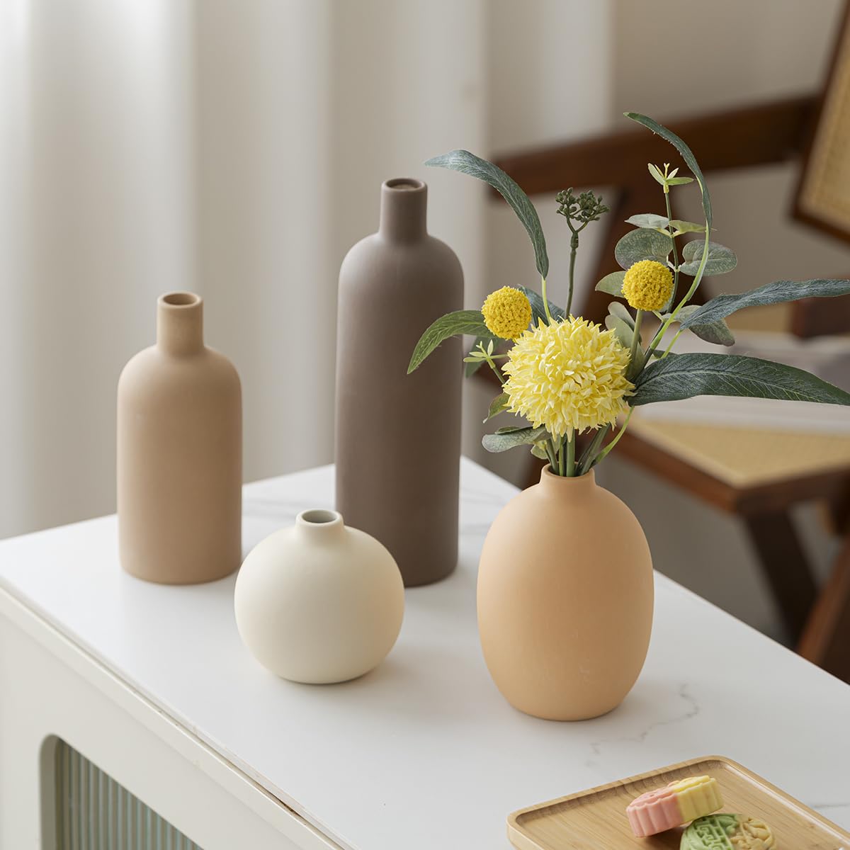Vaurcesa decorative vase ideal for dried flowers and pampas grass styling