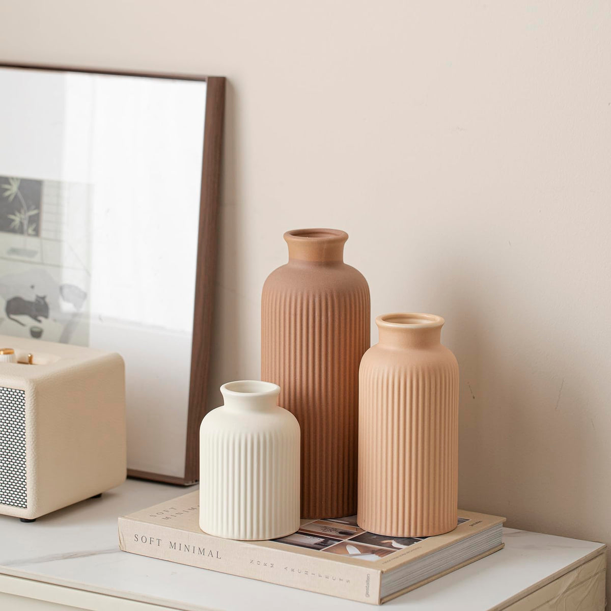Vaurcesa vase display suitable for dried flowers and pampas arrangements