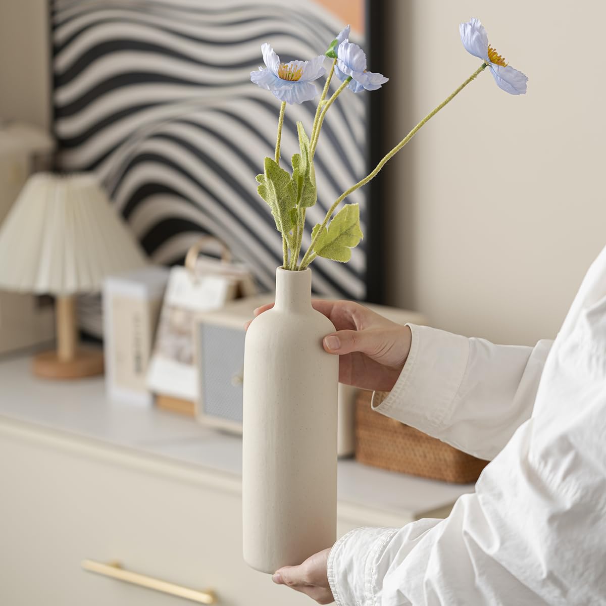 Vaurcesa mantel-display vase suited for minimalist living spaces.