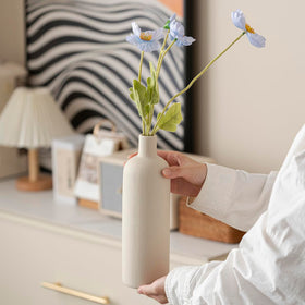 Vaurcesa mantel-display vase suited for minimalist living spaces.