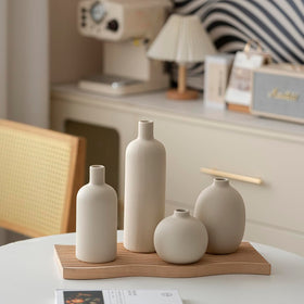 Vaurcesa short beige vase 7in for small bouquets.