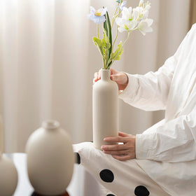 Vaurcesa vase with waterproof inside allows direct water fill.