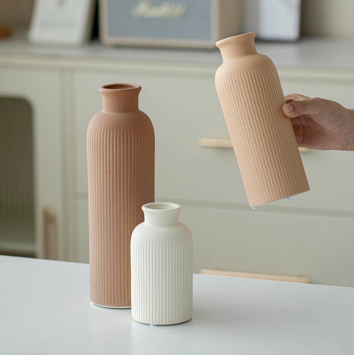 Vaurcesa vase set features ribbed texture in earthy coffee hues, enhancing shelf styling.