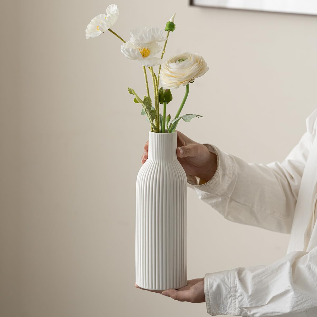 VAURCESA office decor white ribbed vase adds subtle sophistication.