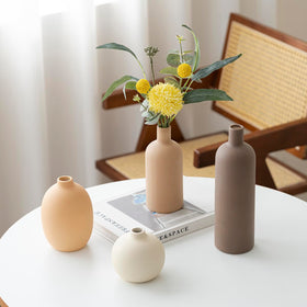Vaurcesa pampas grass setup paired with neutral tones for modern decor