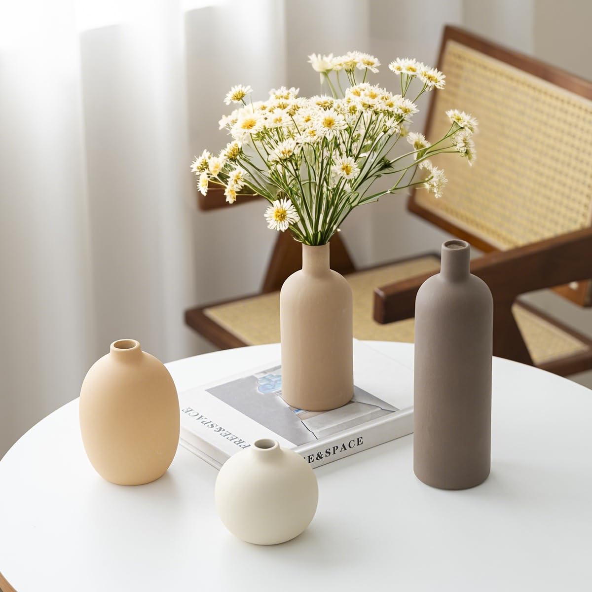 Vaurcesa vase with waterproof interior coating supports water-filled displays