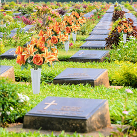 Vejkl premium materials deliver long-lasting beauty on headstones.