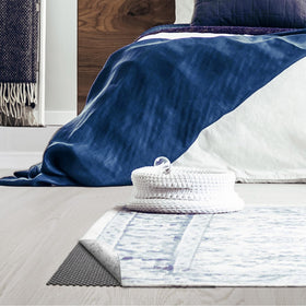 Veken rug pad supports futons and cushions securely.
