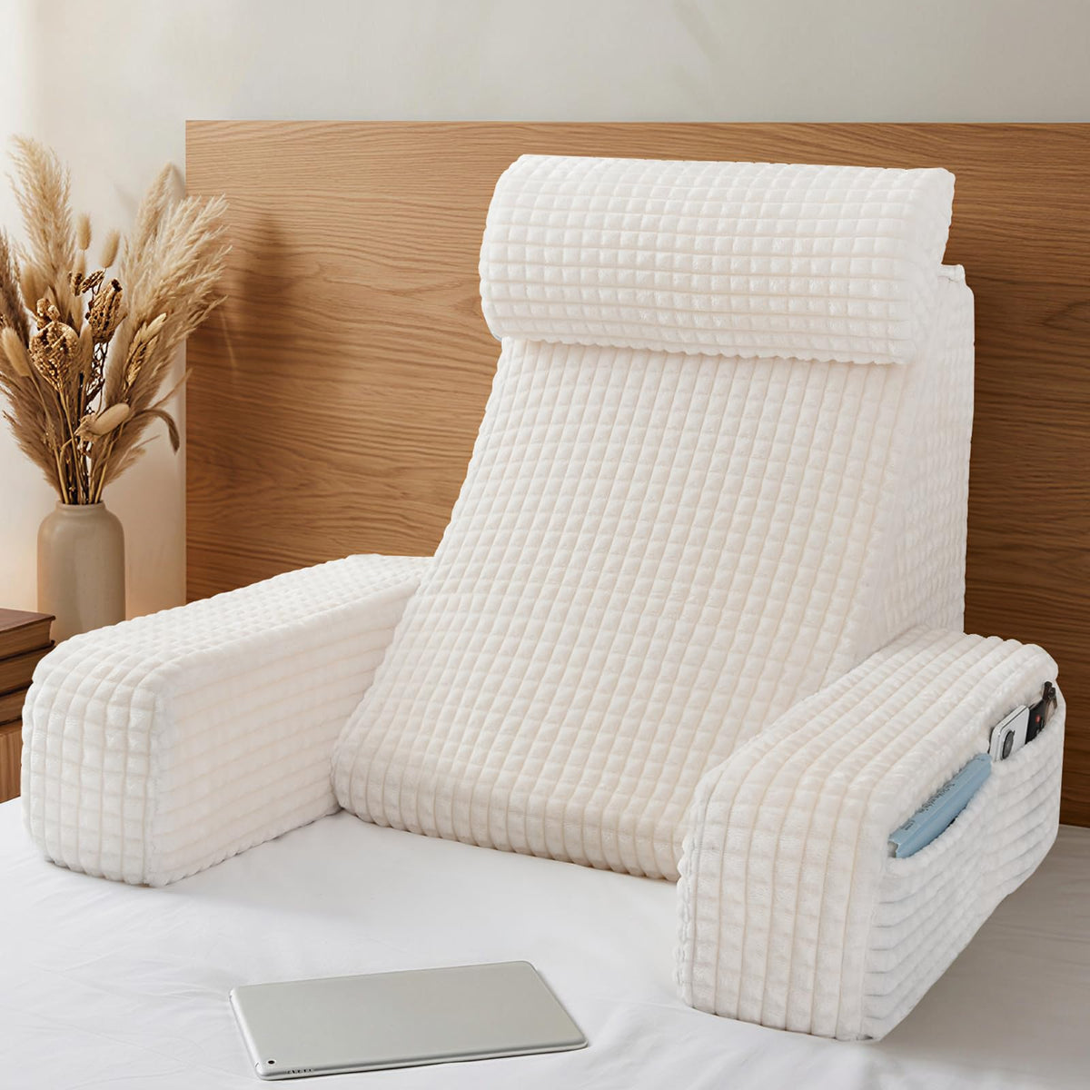 Vekkia reading pillow shows a 45-degree backrest for comfortable, upright reading.