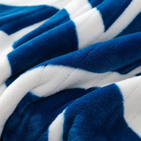 Ventimi blanket Navy 8.5 ft cord enables flexible lounging.