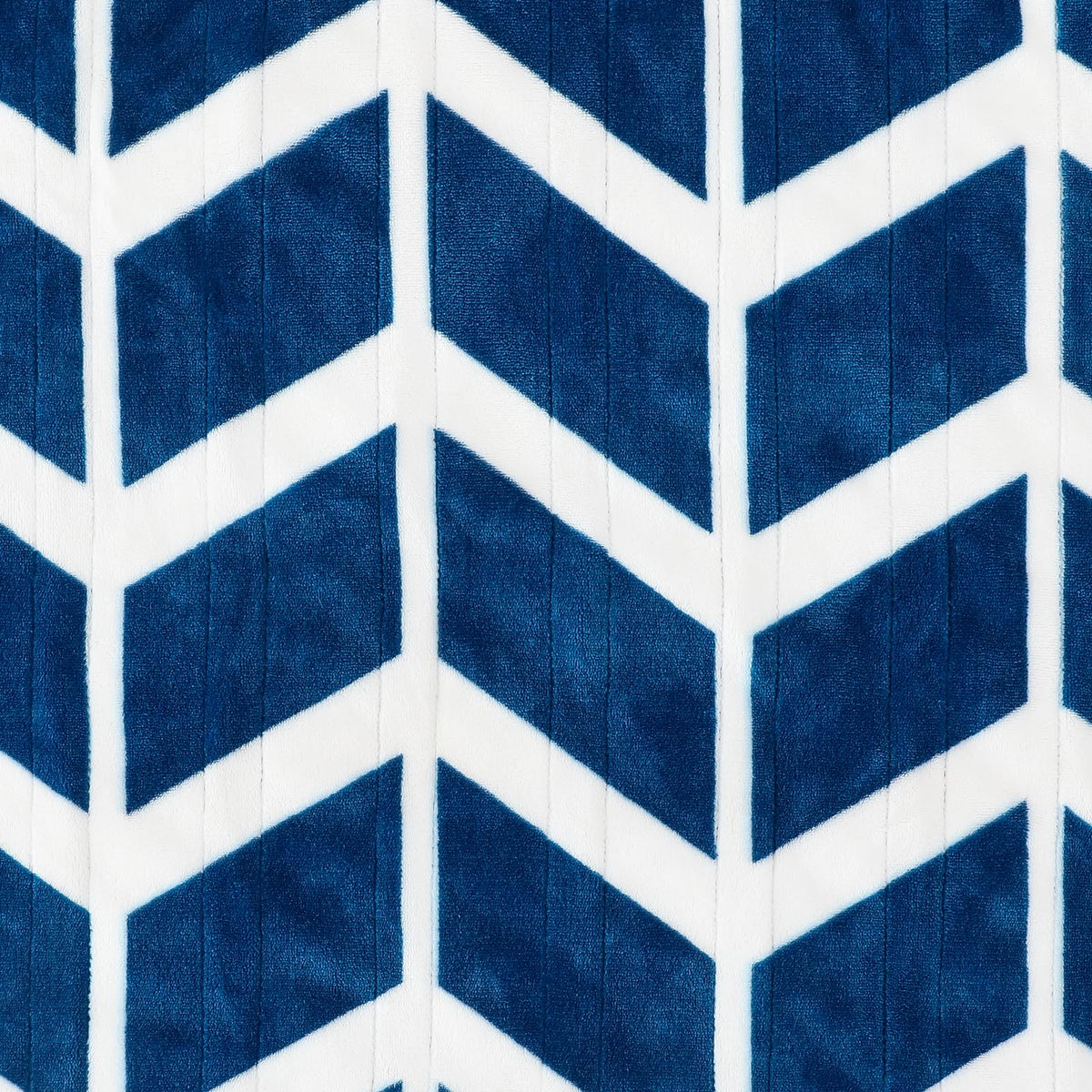 Ventimi blanket Navy machine washable for easy care.