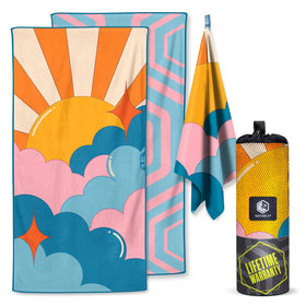VENTURE 4TH microfiber beach towel quick-dry in action for on-the-go drying.