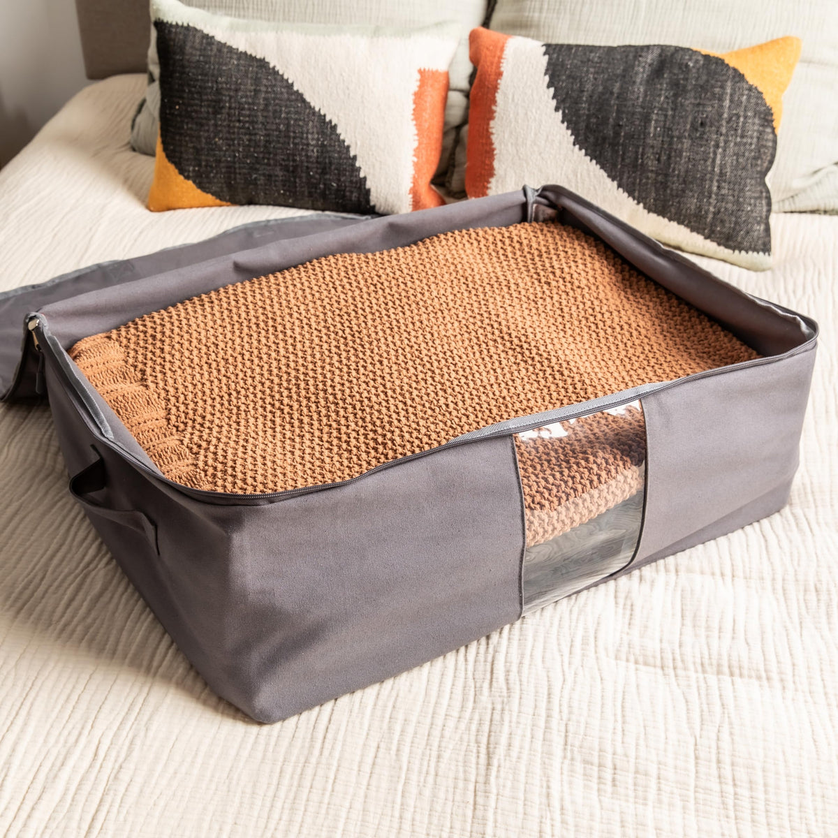 VeraMia California King storage bag demonstrates oversized capacity for bulky bedding.