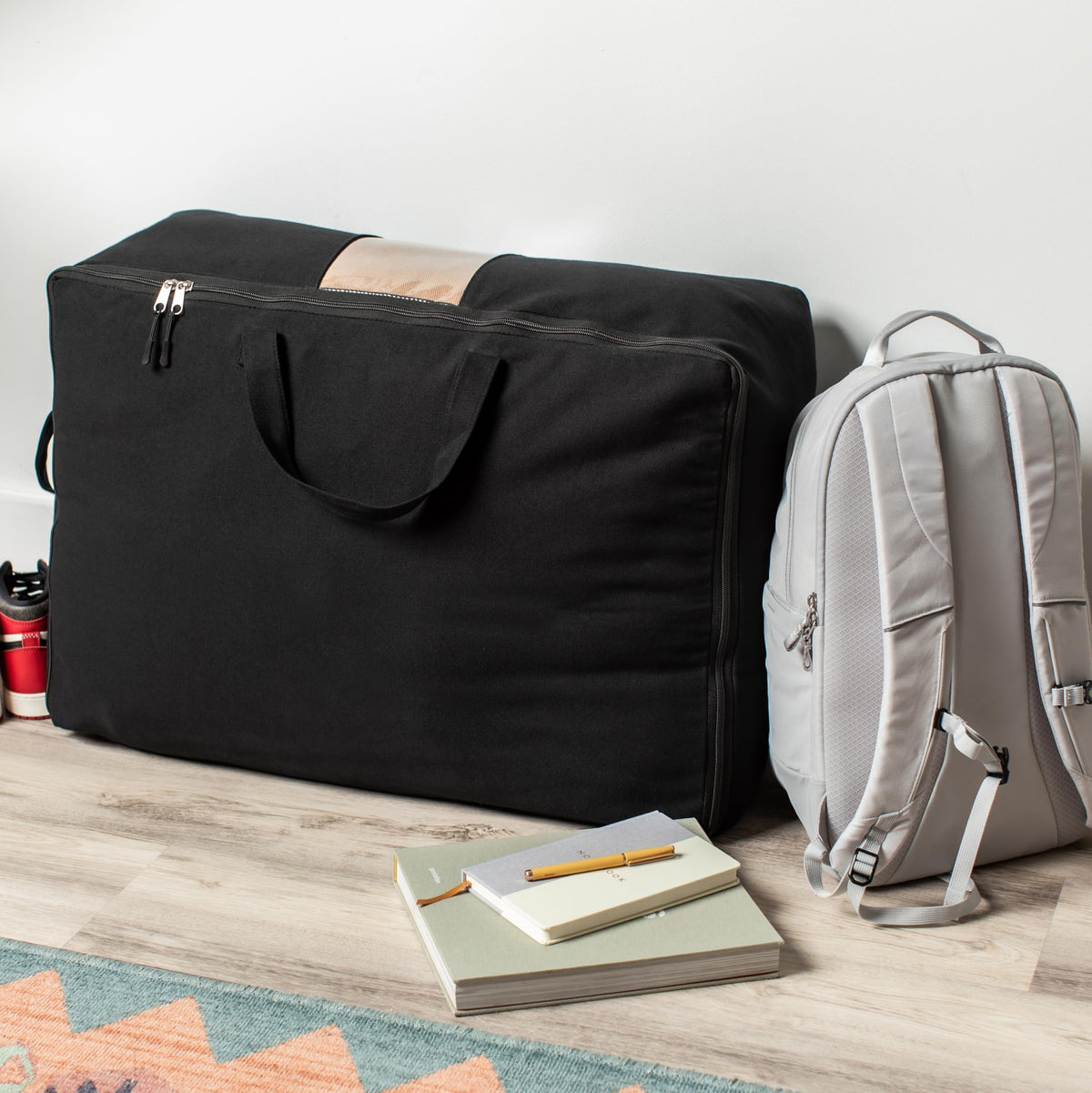 VeraMia four-handles ease lifting and carrying heavy items.