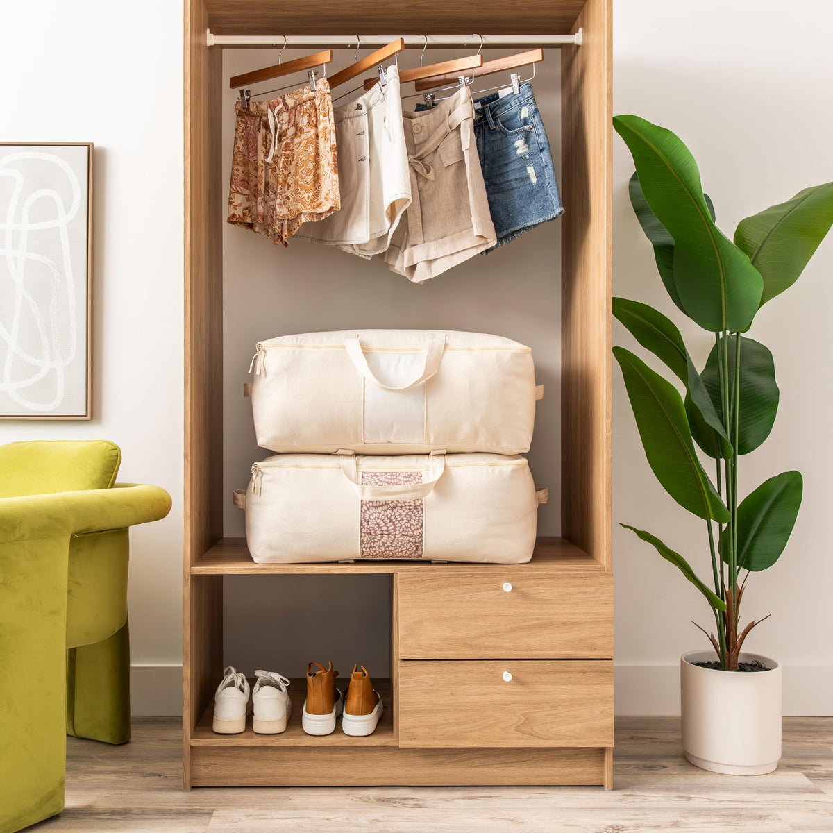 VeraMia bag with four handles makes lifting and carrying easy