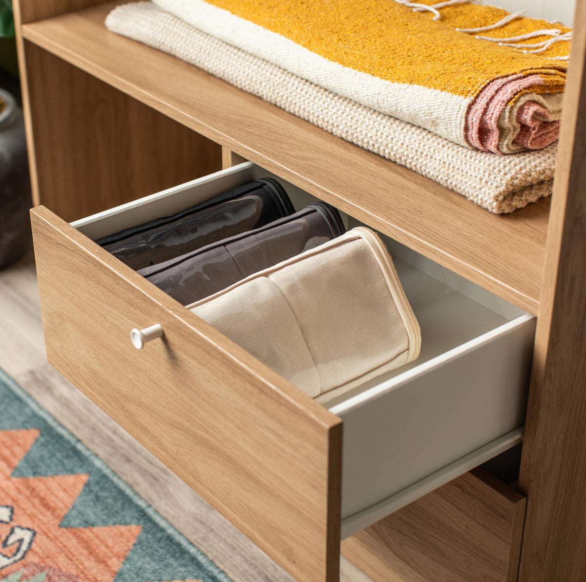 VeraMia versatile storage bag suitable for bedding, clothing, and dorm organization.
