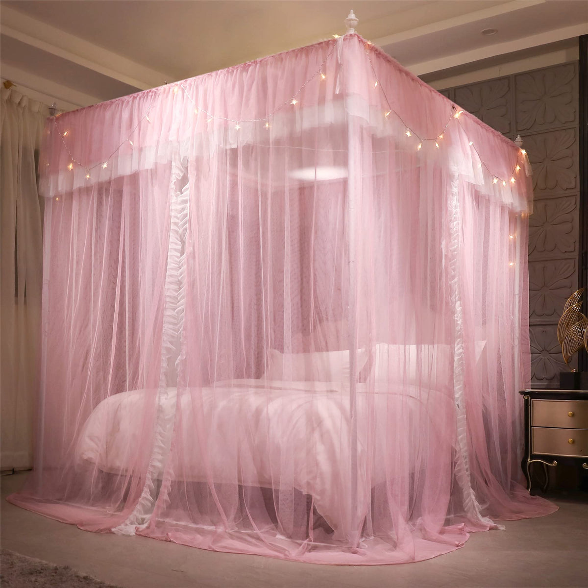 VETHIN queen-size canopy measures 64x82x82 inches for a roomy fit.