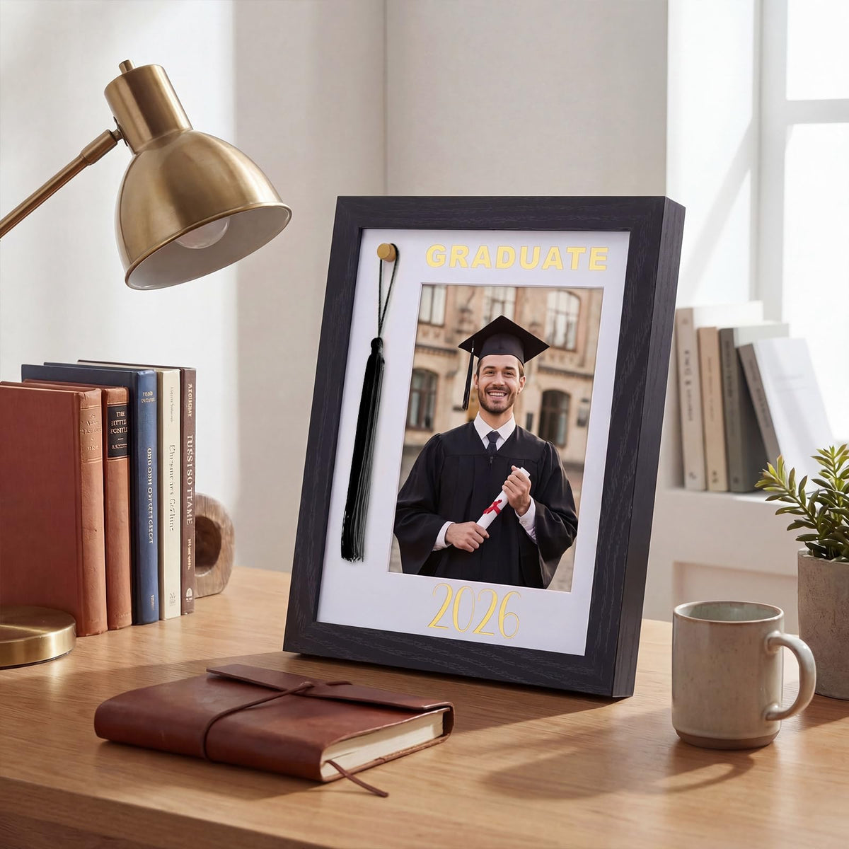 Vicenpal double mat design highlights photos with black-gold contrast.